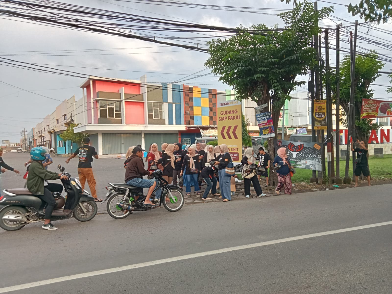 Kijang berbagi Takjil